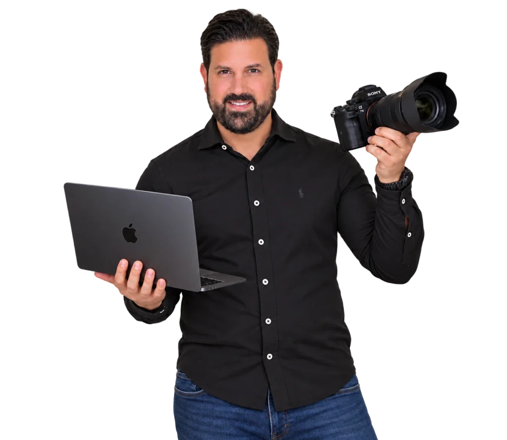 Andrea Daniele Picardi von Picline, Marketingagentur in Zug, mit Kamera und Laptop